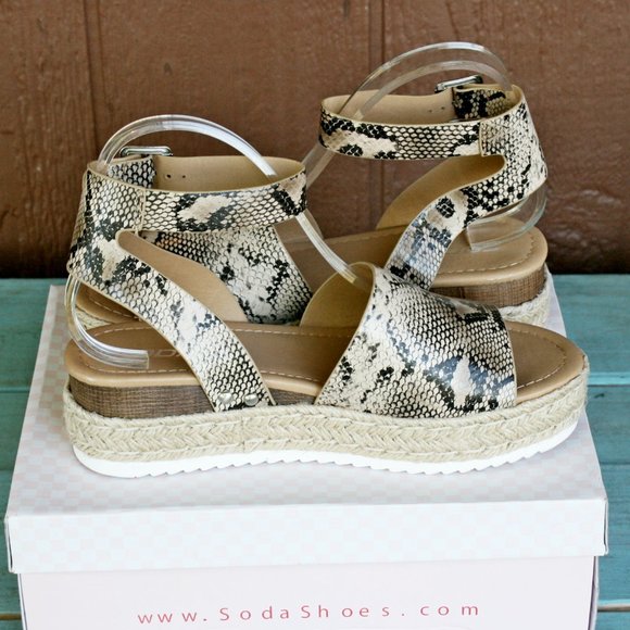 **LAST PAIR** SODA Topic Sandals Womens 5.5 Natural Python Snake Print - Picture 7 of 8